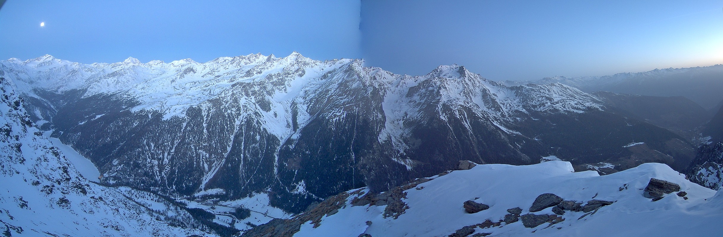 Archived image Webcam View at barrier lake Zufritt in Vinschgau Valley