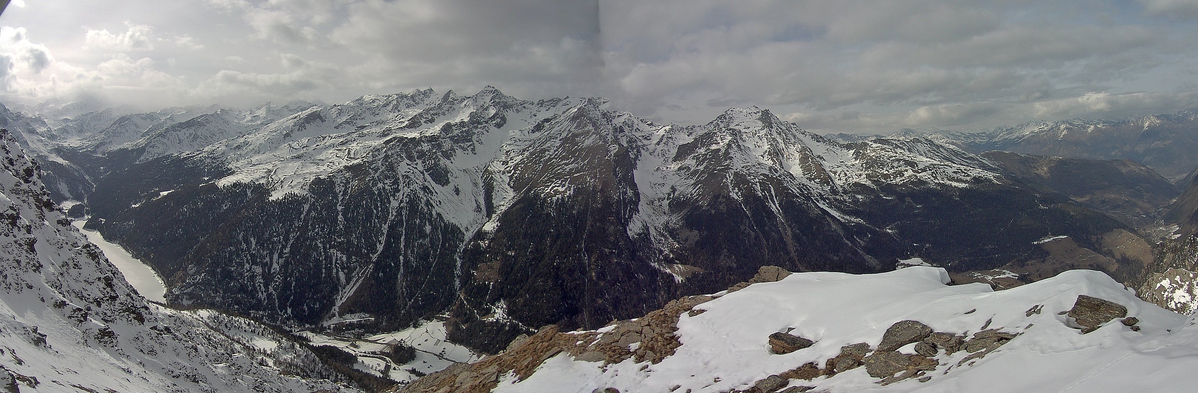 Archived image Webcam View at barrier lake Zufritt in Vinschgau Valley