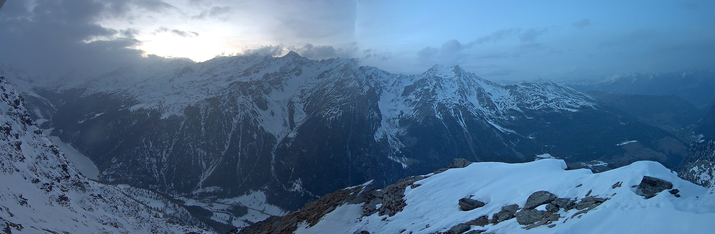 Archived image Webcam View at barrier lake Zufritt in Vinschgau Valley