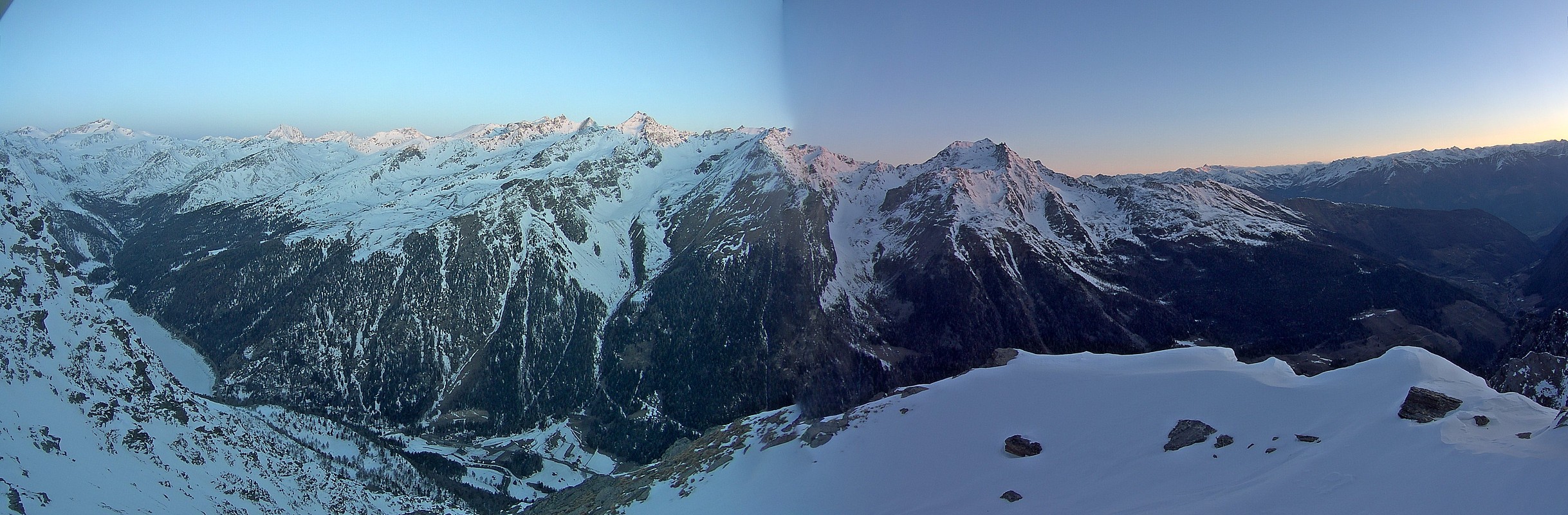 Archived image Webcam View at barrier lake Zufritt in Vinschgau Valley