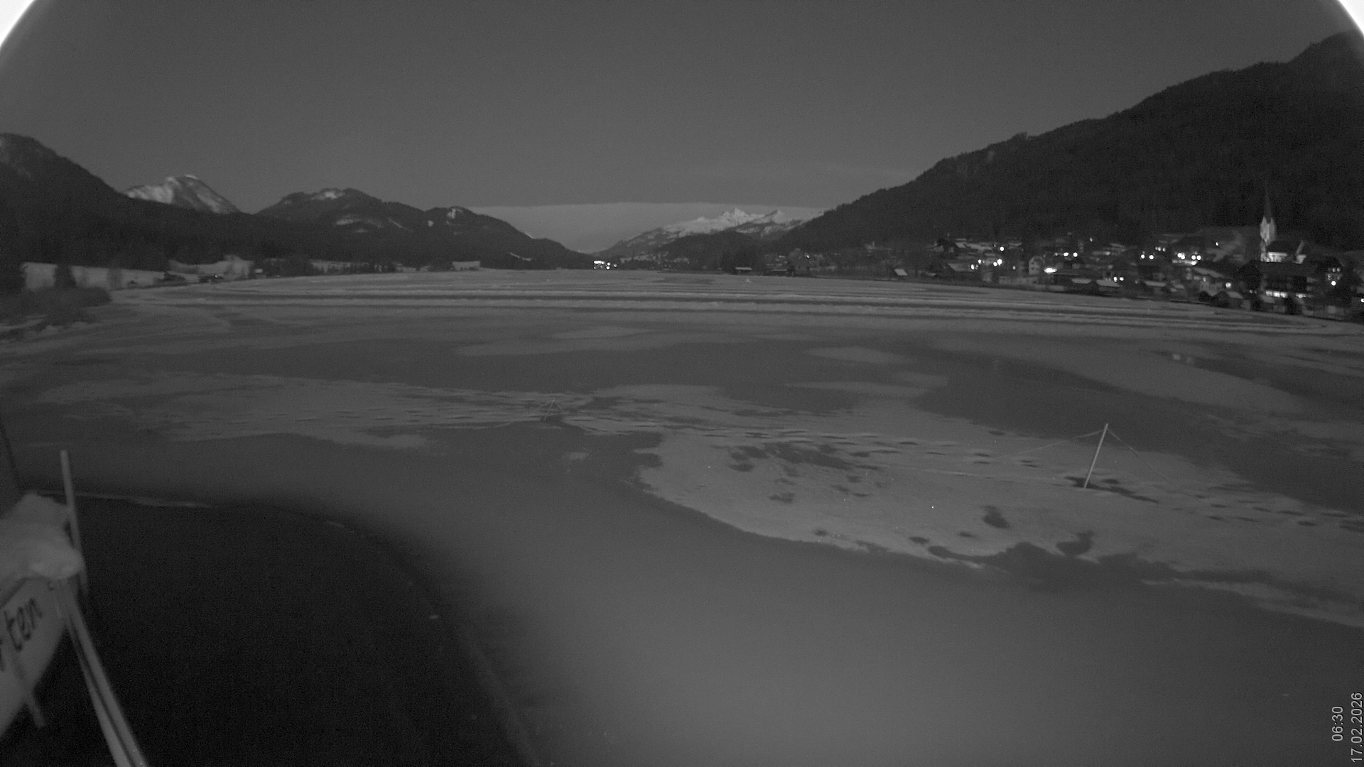 Archived image Webcam View of Lake Weissensee