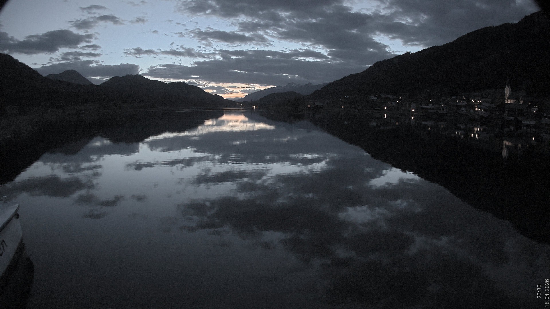 Archived image Webcam View of Lake Weissensee