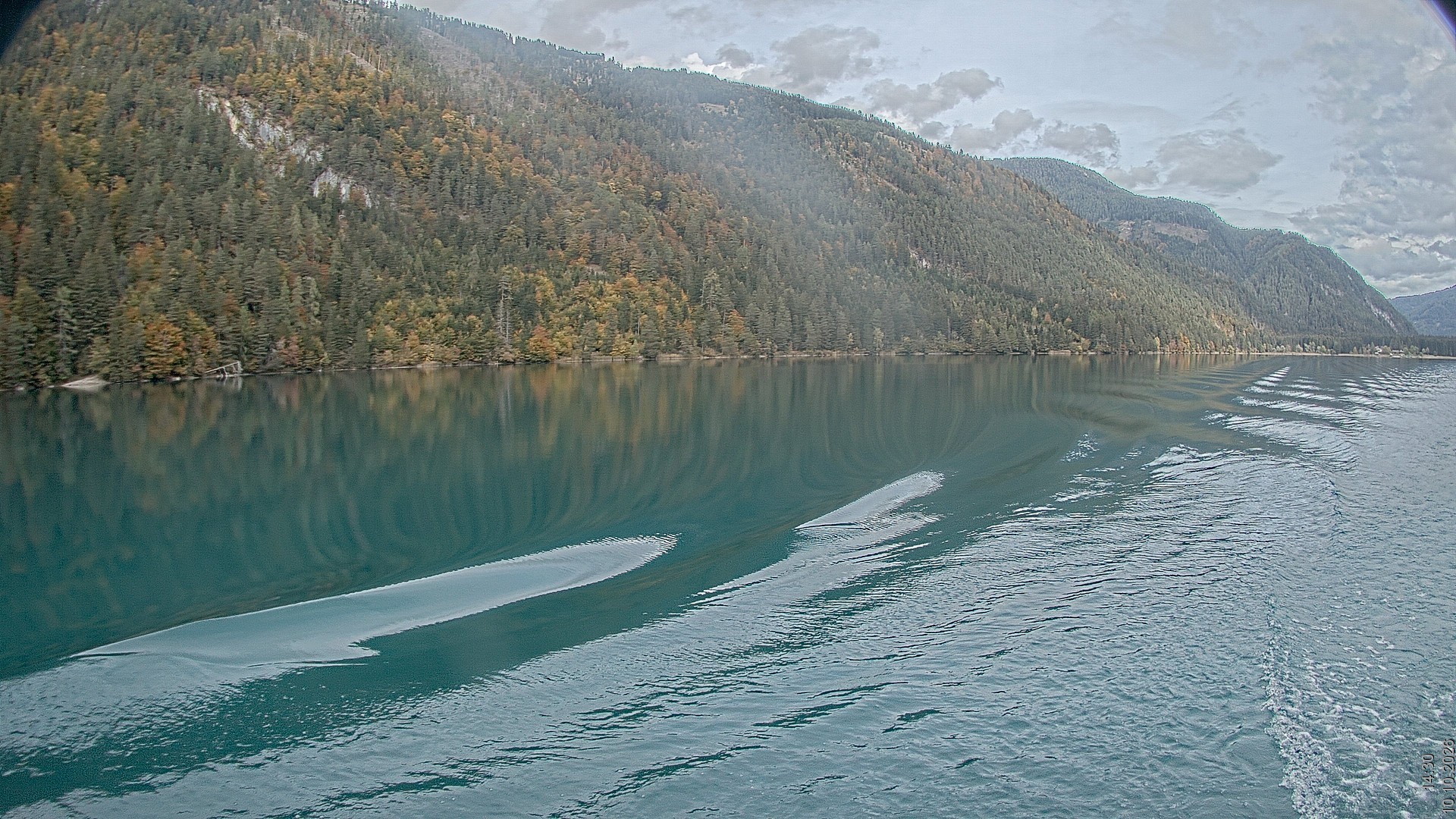 Archived image Webcam View of Lake Weissensee