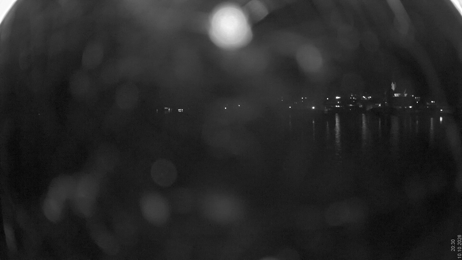 Archived image Webcam View of Lake Weissensee