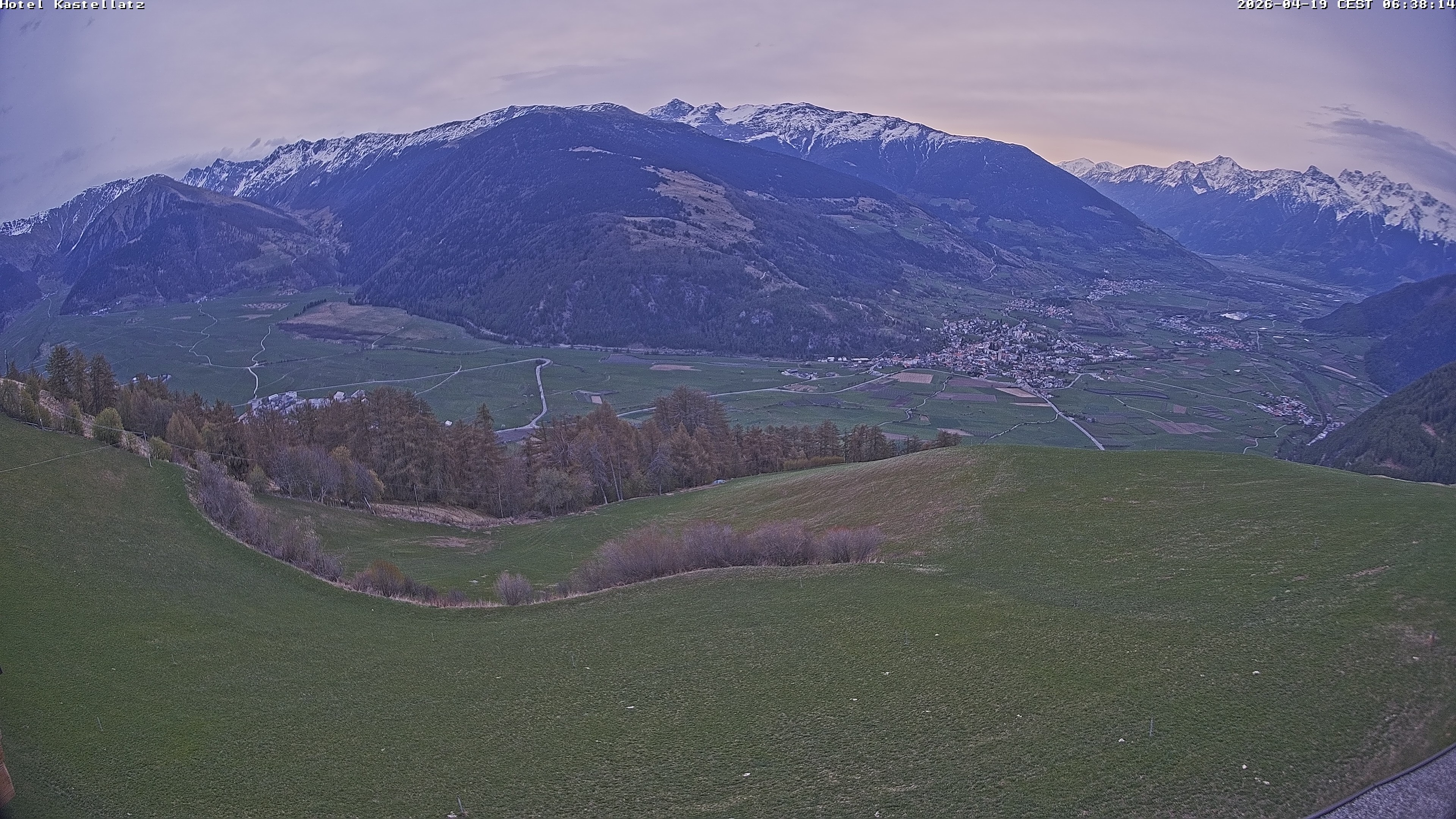 Archiv Foto Webcam Ausblick Kastellatz - Mals