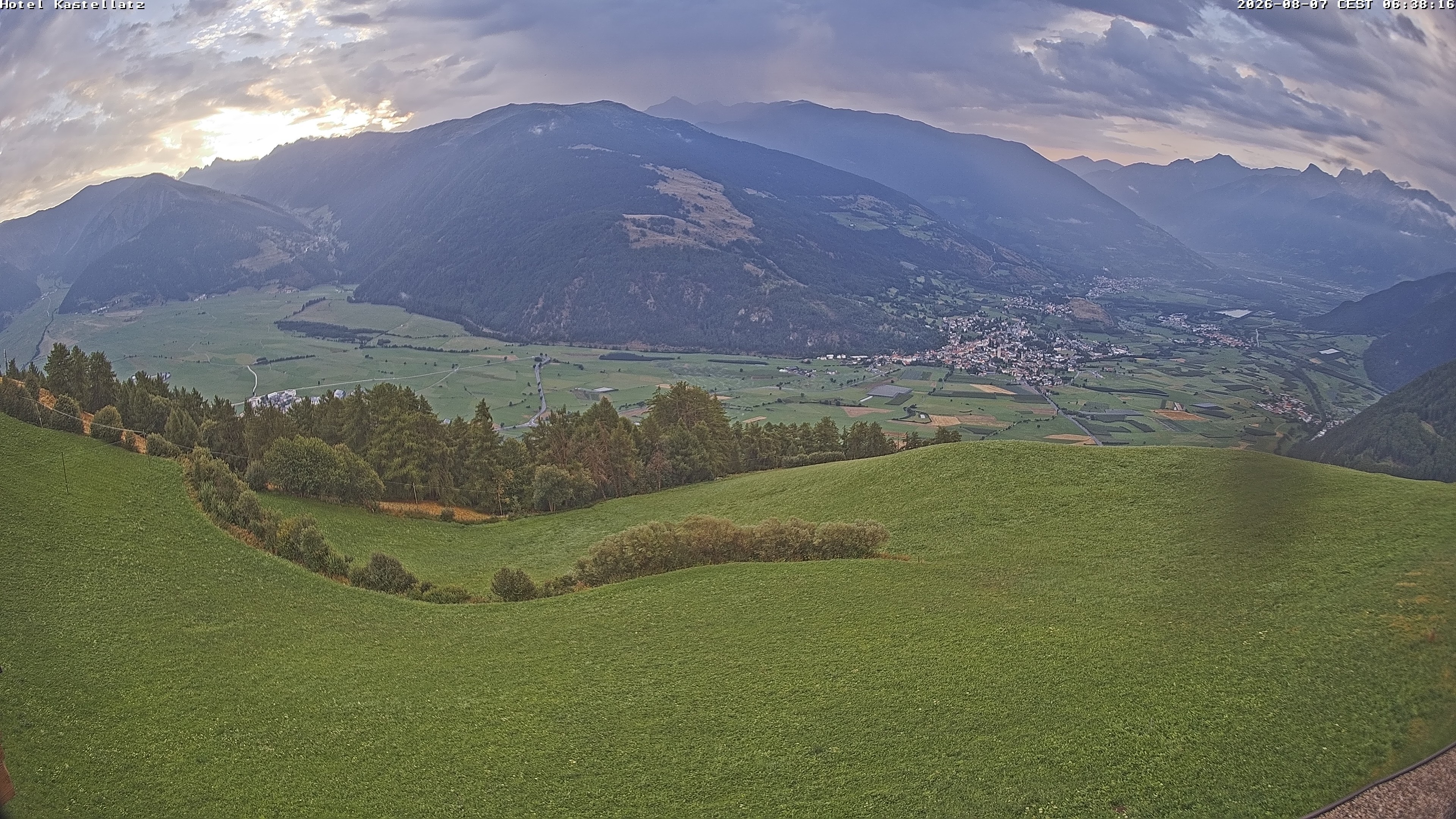 Archiv Foto Webcam Ausblick Kastellatz - Mals