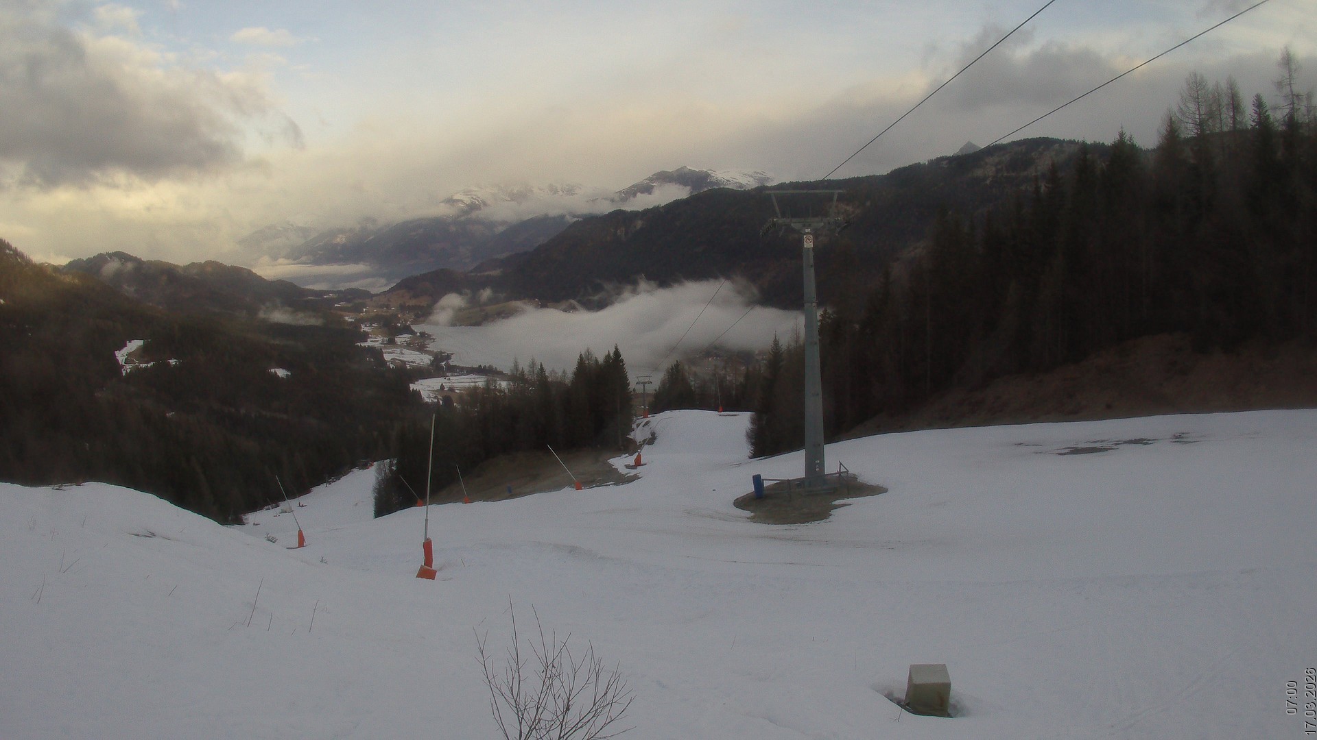 Archiv Foto Webcam Bergbahnen Weissensee - Bergstation