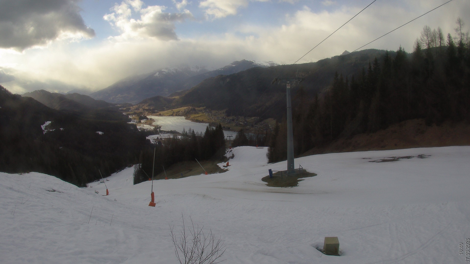 Archiv Foto Webcam Bergbahnen Weissensee - Bergstation