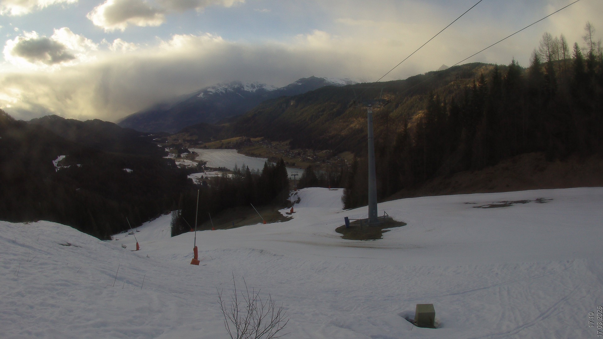 Archiv Foto Webcam Bergbahnen Weissensee - Bergstation