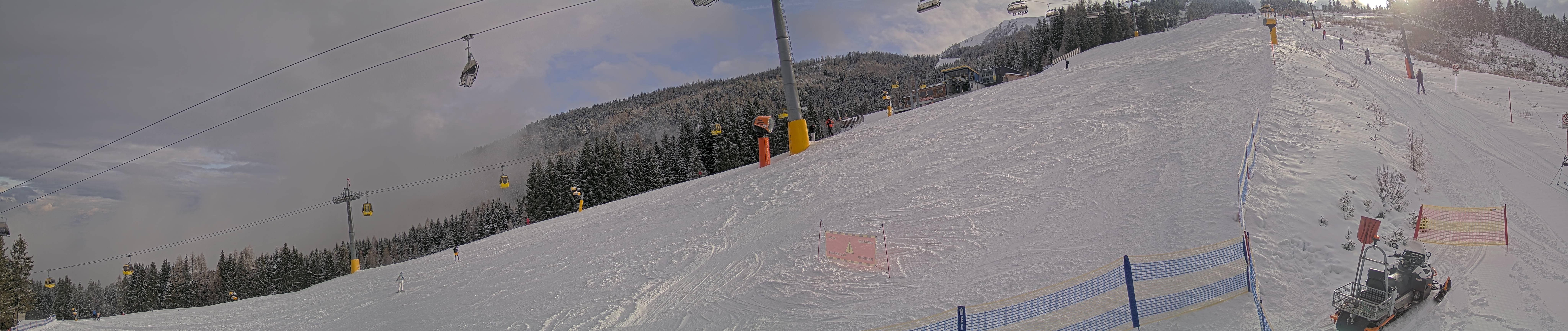 Archived image Webcam Hauser Kabling: top station of the gondola