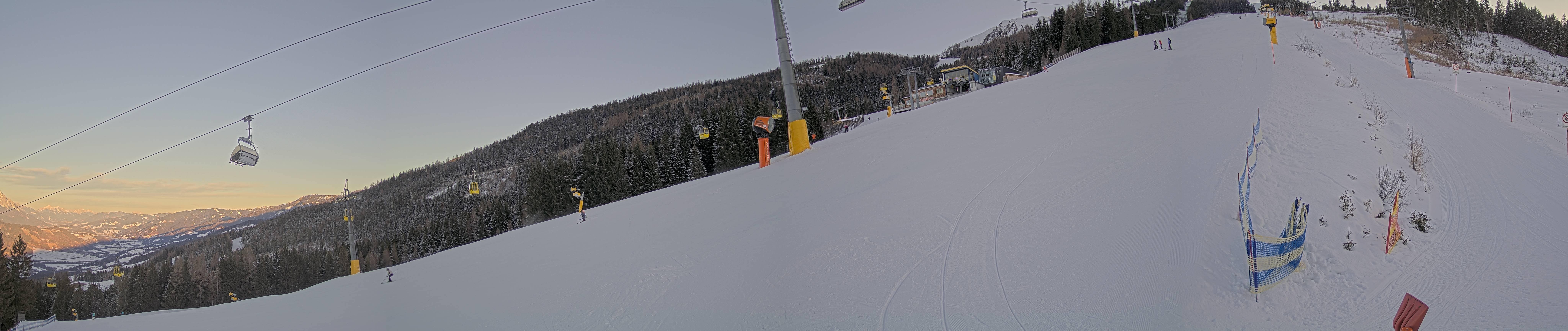 Archived image Webcam Hauser Kabling: top station of the gondola