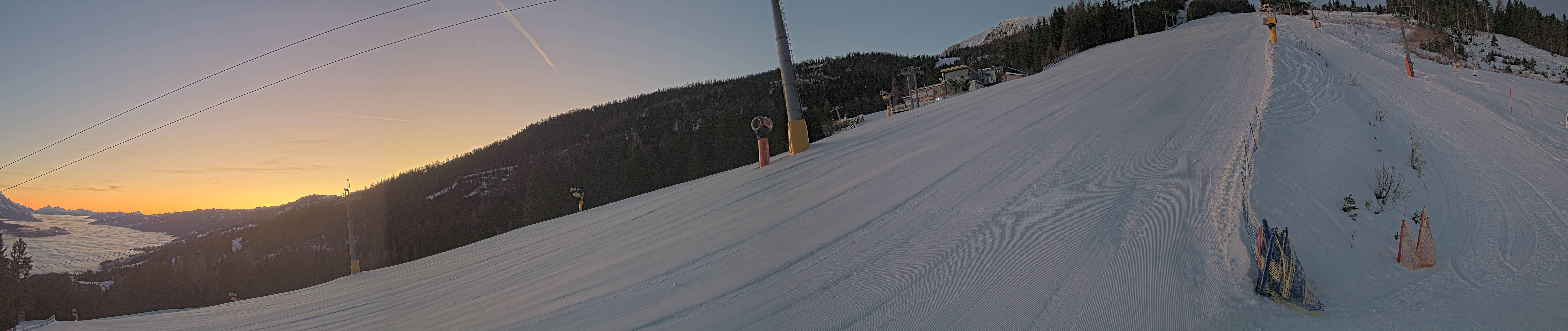 Archived image Webcam Hauser Kabling: top station of the gondola