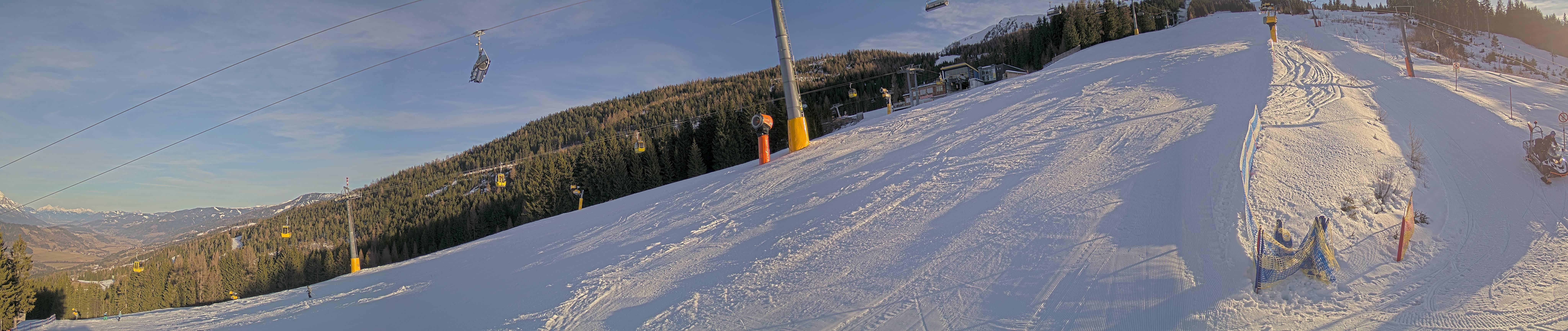 Archived image Webcam Hauser Kabling: top station of the gondola