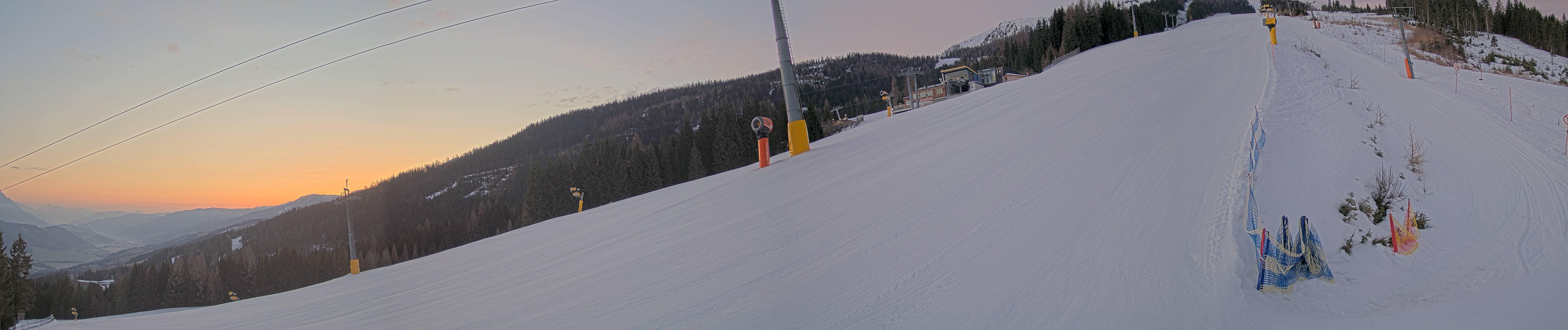 Archived image Webcam Hauser Kabling: top station of the gondola