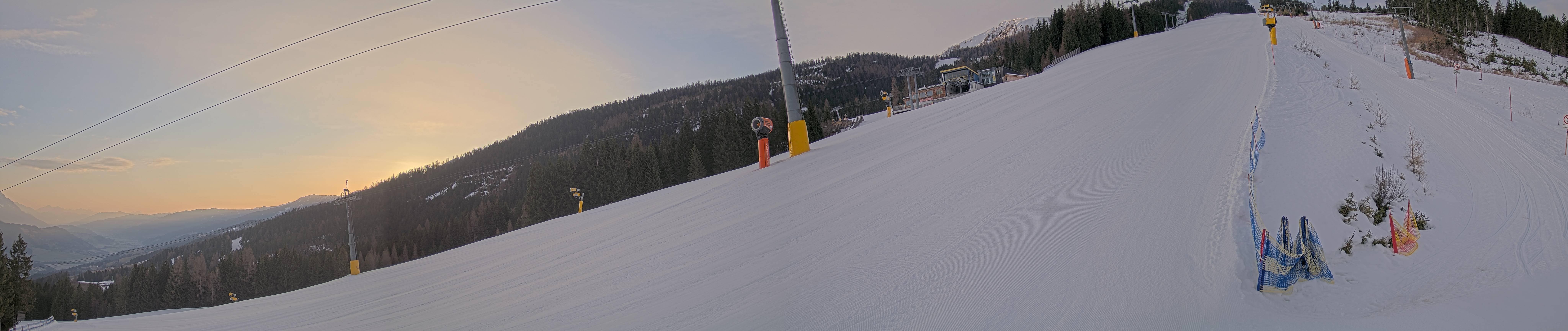 Archived image Webcam Hauser Kabling: top station of the gondola