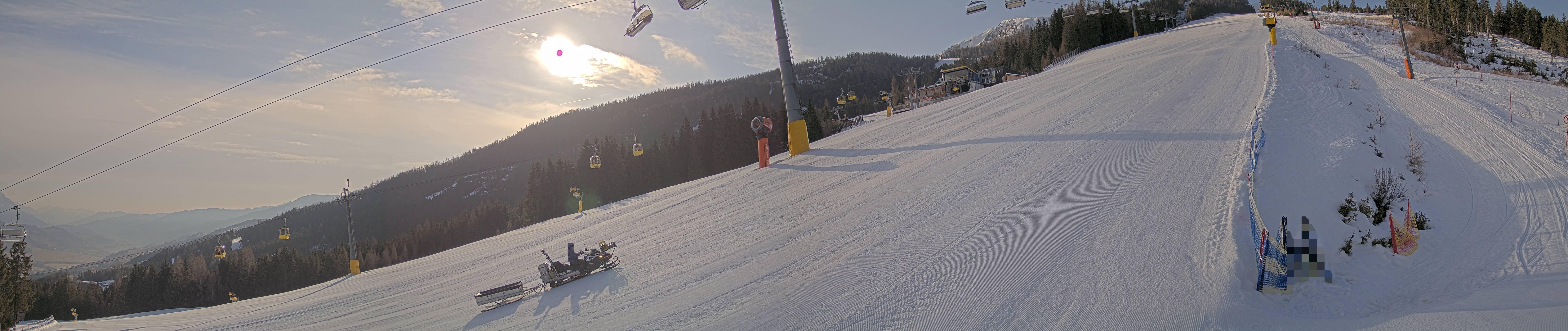 Archived image Webcam Hauser Kabling: top station of the gondola