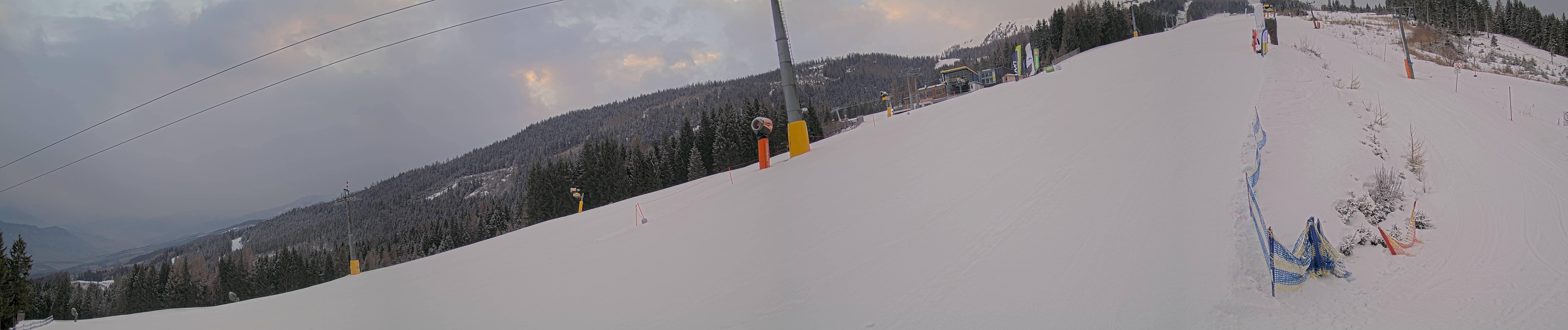 Archived image Webcam Hauser Kabling: top station of the gondola