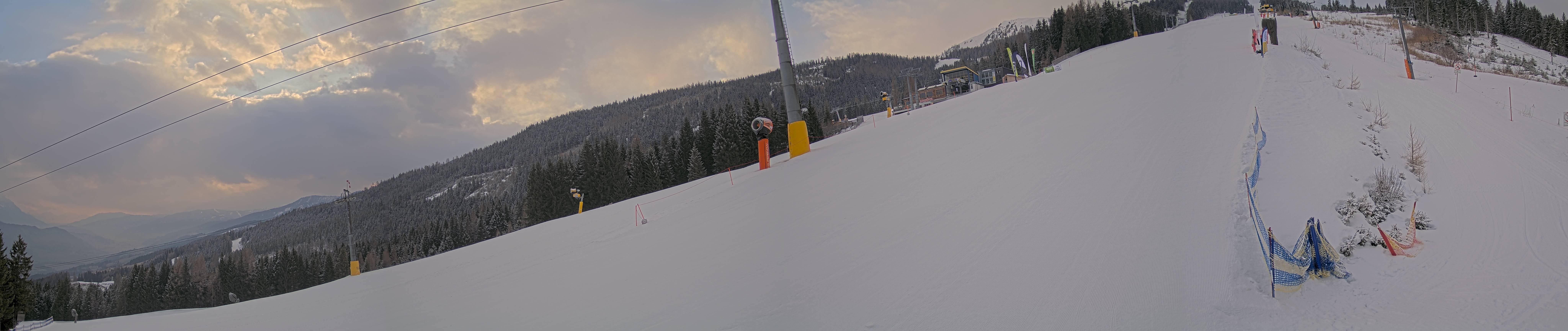 Archived image Webcam Hauser Kabling: top station of the gondola