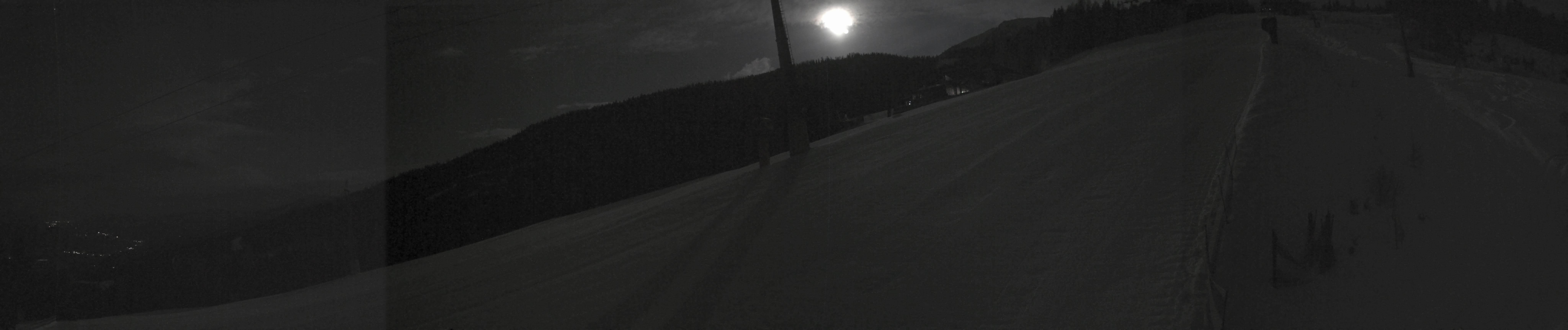 Archived image Webcam Hauser Kabling: top station of the gondola