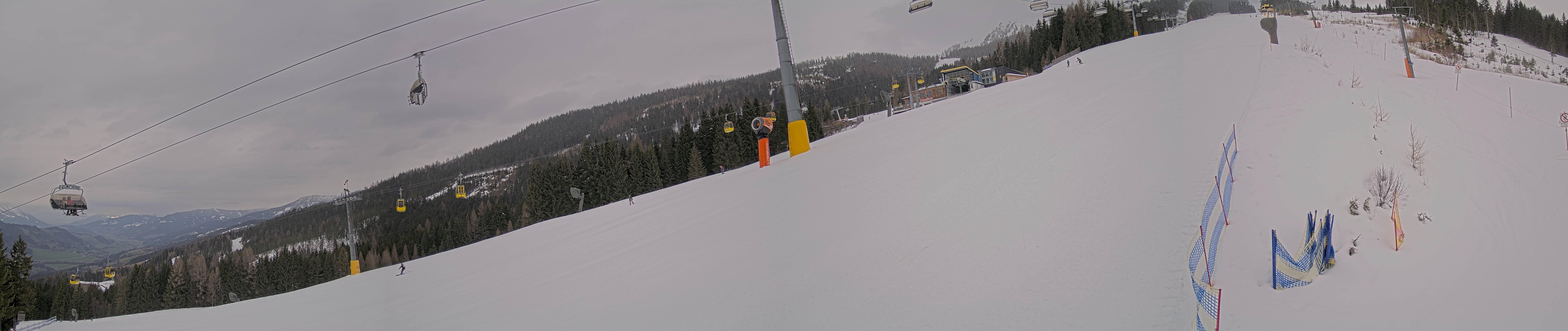 Archived image Webcam Hauser Kabling: top station of the gondola