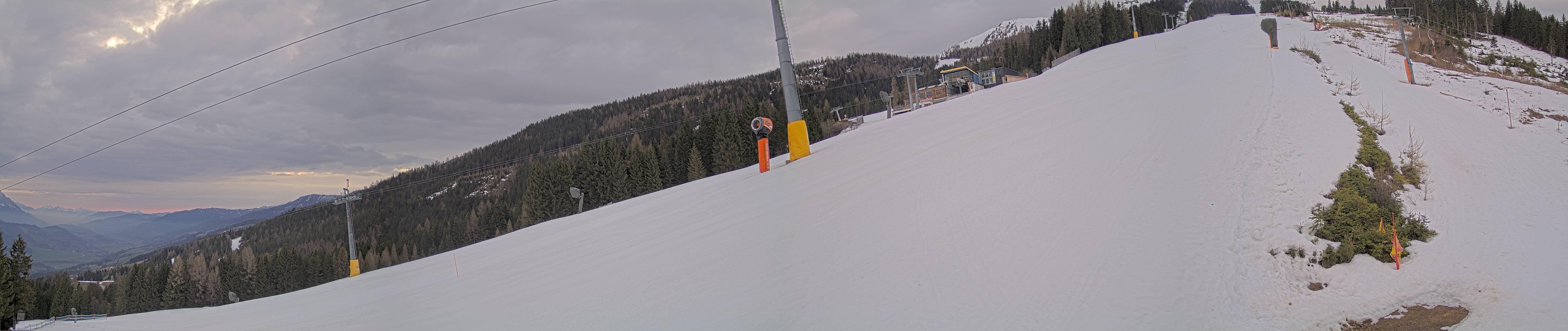 Archived image Webcam Hauser Kabling: top station of the gondola