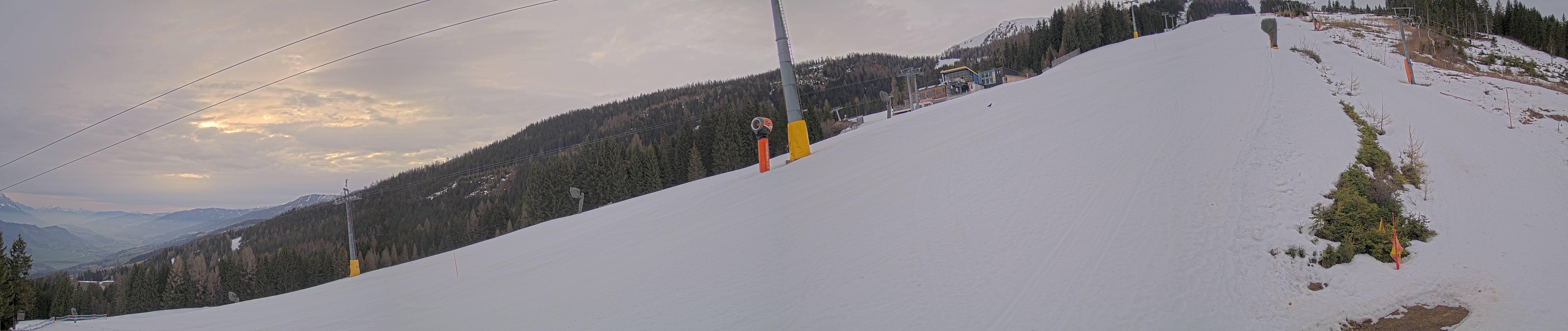 Archived image Webcam Hauser Kabling: top station of the gondola