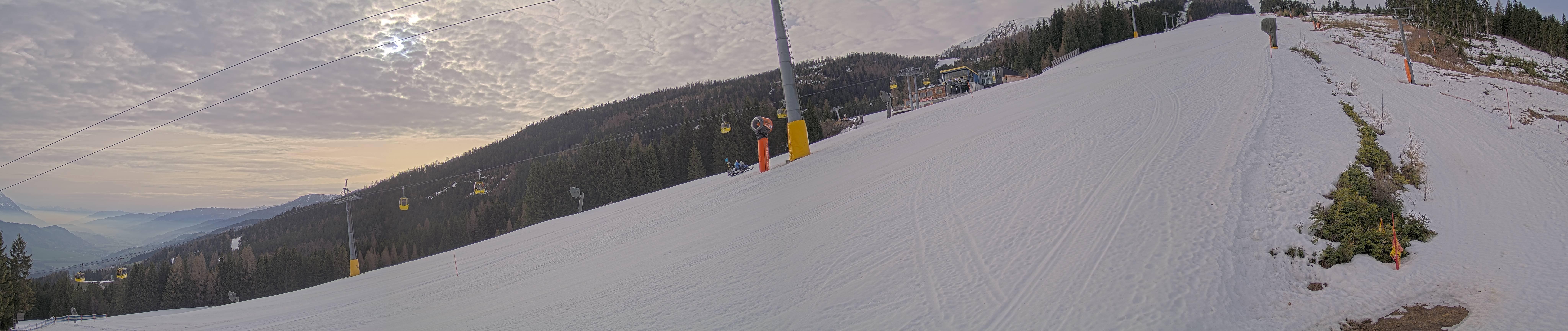 Archived image Webcam Hauser Kabling: top station of the gondola