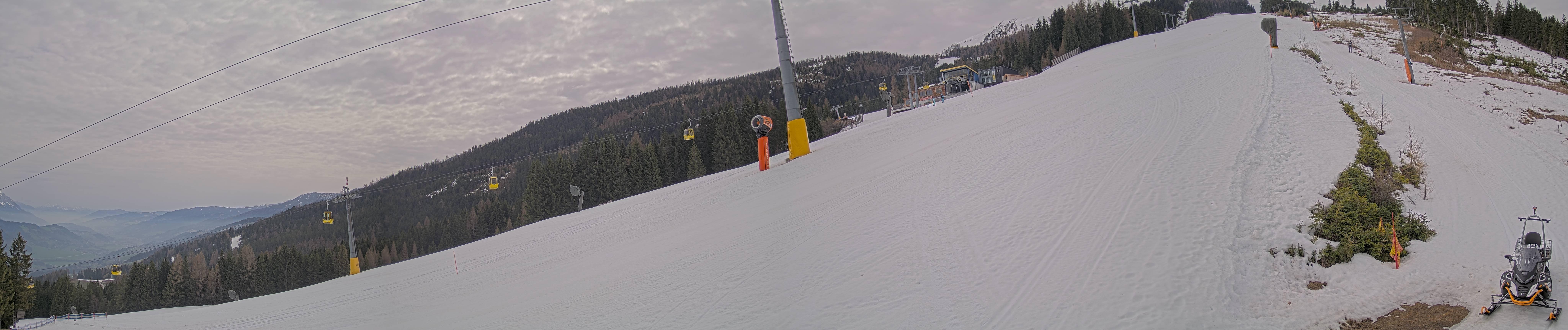 Archived image Webcam Hauser Kabling: top station of the gondola
