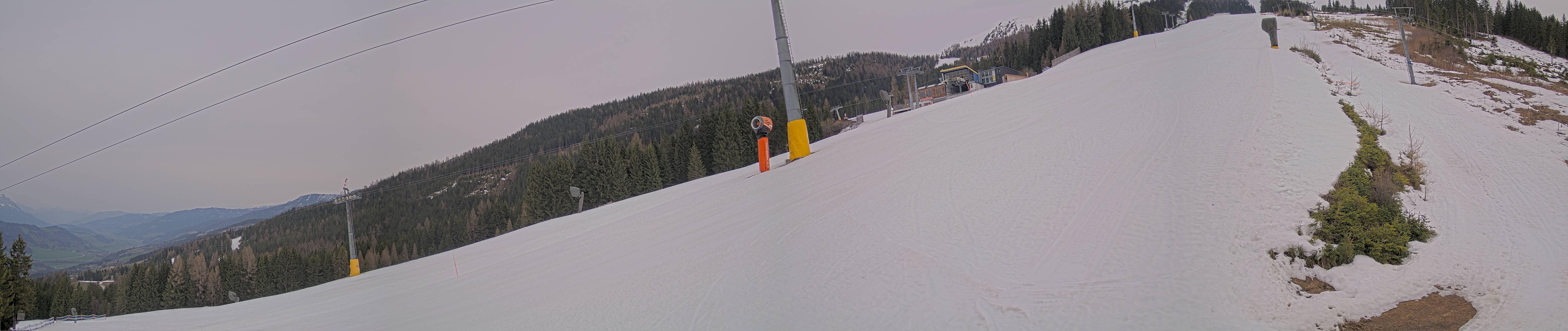 Archived image Webcam Hauser Kabling: top station of the gondola