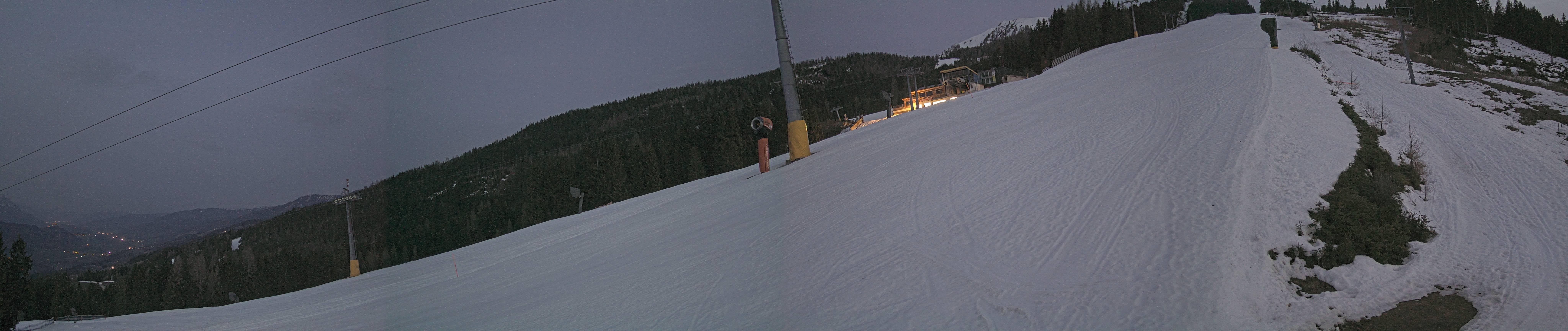 Archived image Webcam Hauser Kabling: top station of the gondola