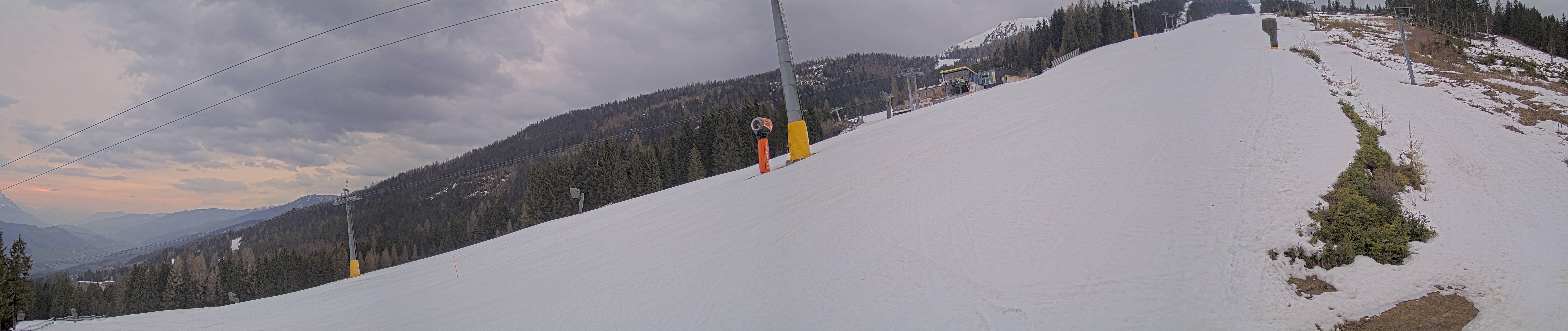 Archived image Webcam Hauser Kabling: top station of the gondola