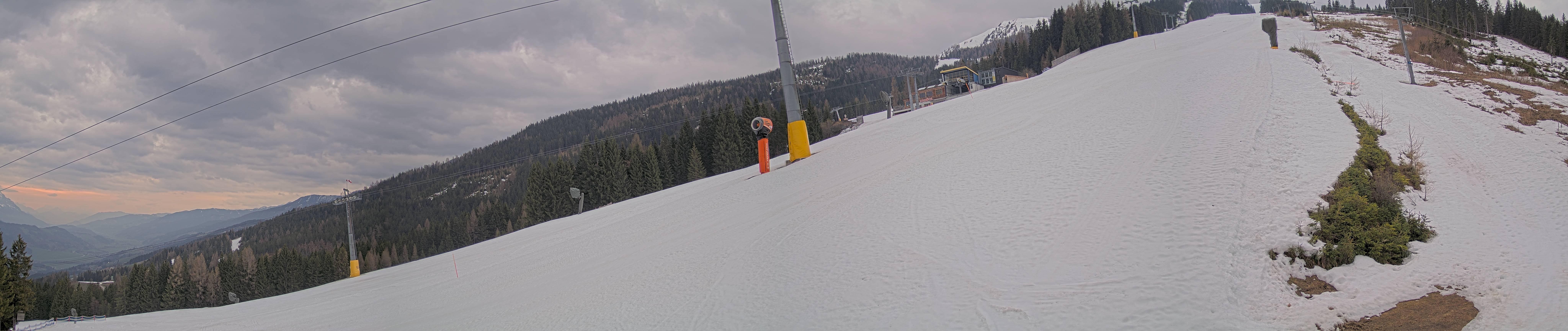 Archived image Webcam Hauser Kabling: top station of the gondola