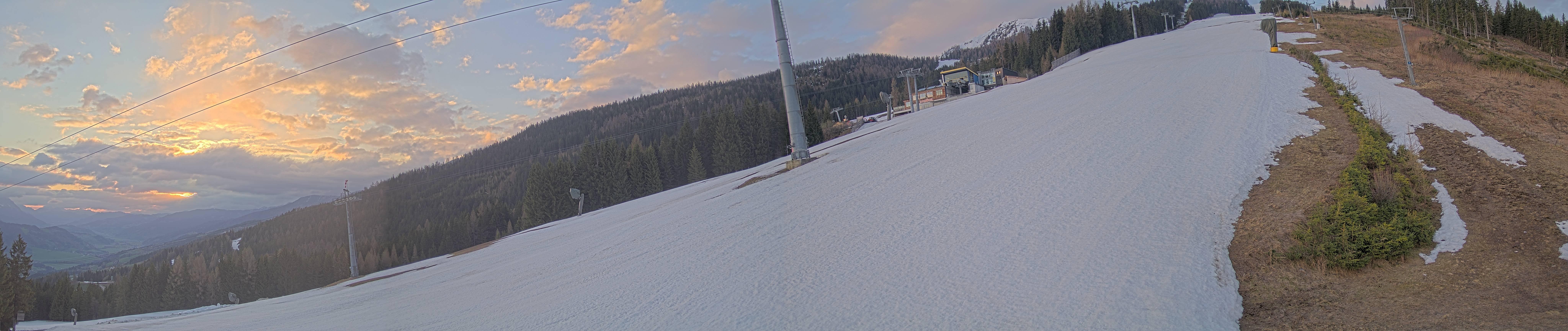 Archived image Webcam Hauser Kabling: top station of the gondola