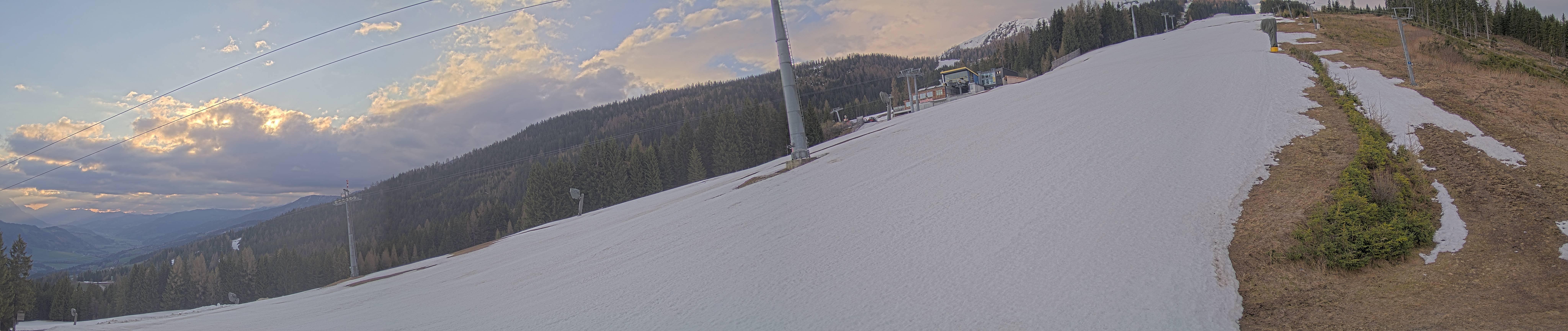 Archived image Webcam Hauser Kabling: top station of the gondola