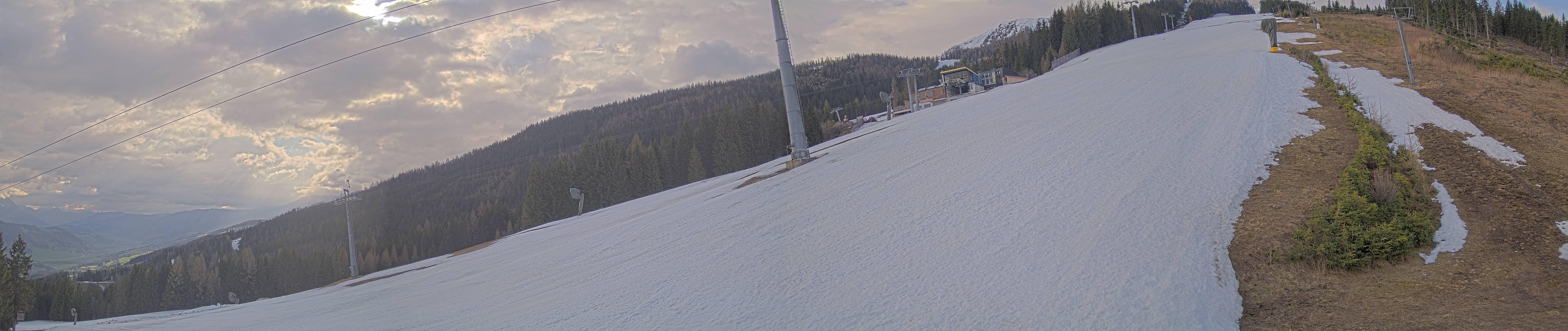Archived image Webcam Hauser Kabling: top station of the gondola