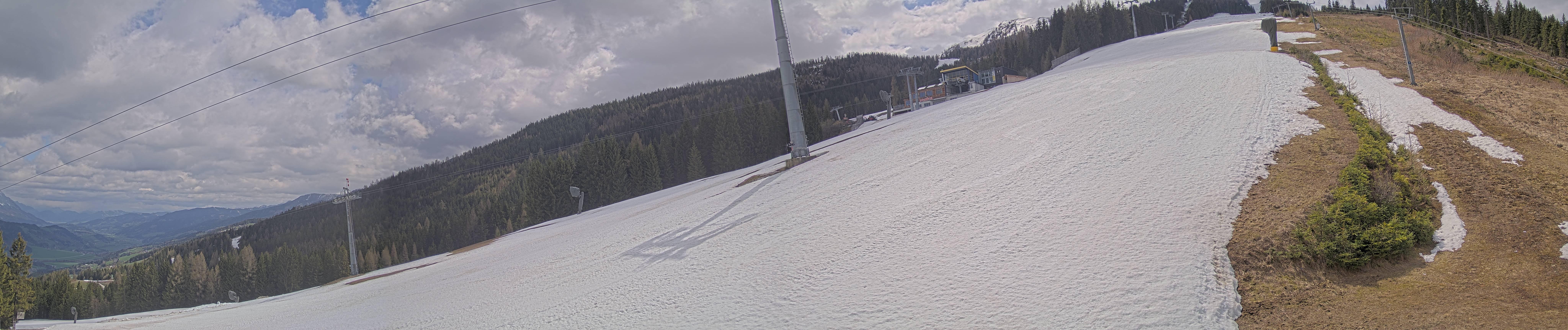 Archived image Webcam Hauser Kabling: top station of the gondola