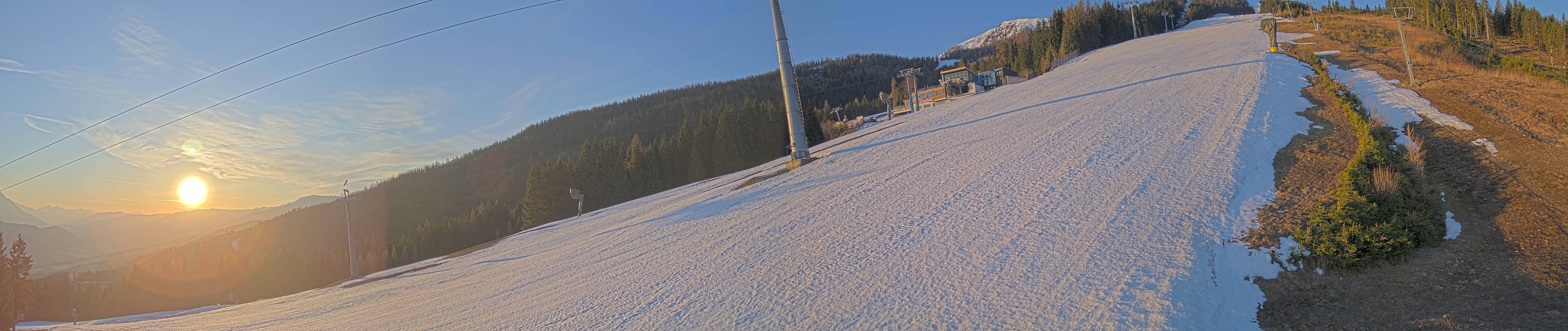 Archived image Webcam Hauser Kabling: top station of the gondola