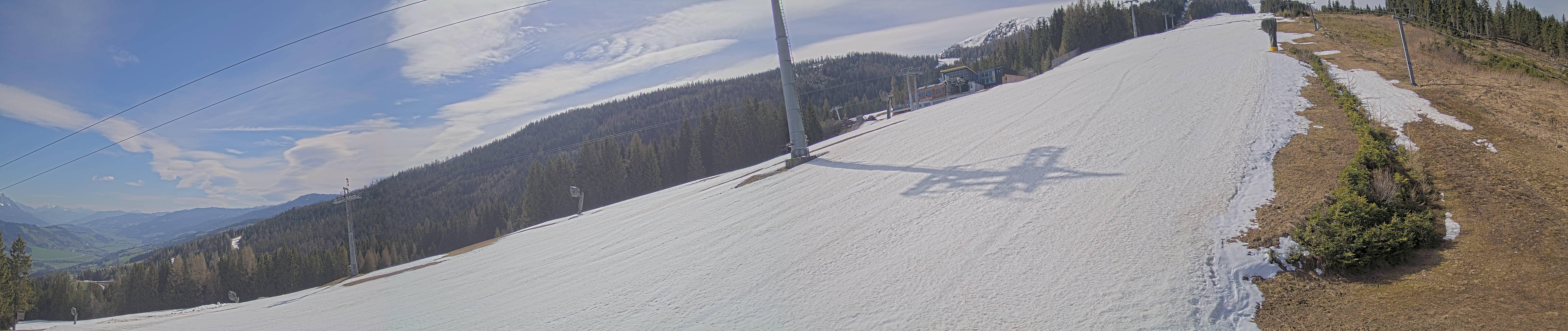 Archived image Webcam Hauser Kabling: top station of the gondola