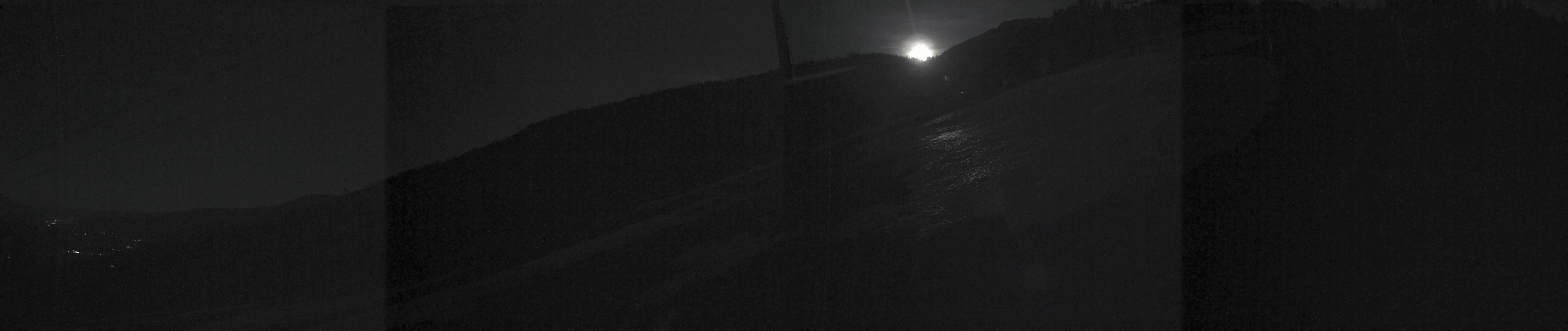 Archived image Webcam Hauser Kabling: top station of the gondola