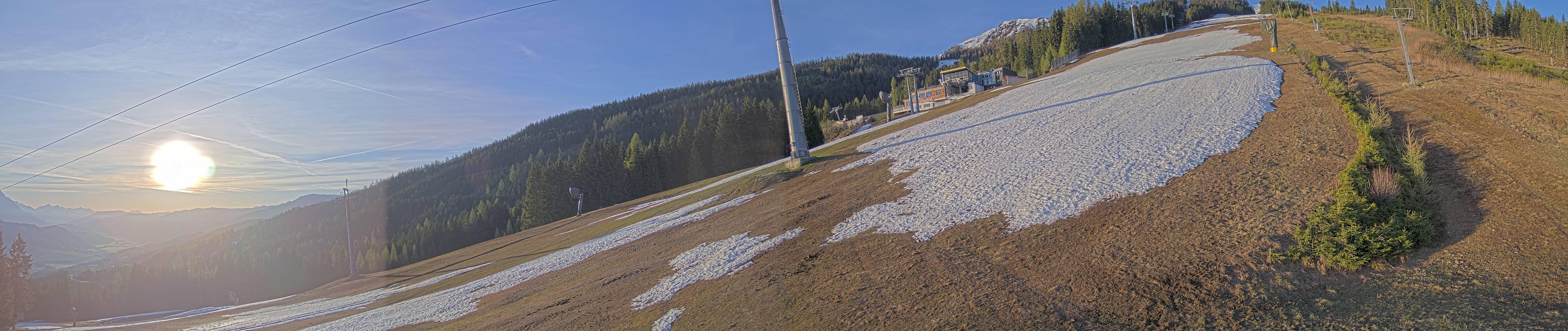 Archived image Webcam Hauser Kabling: top station of the gondola