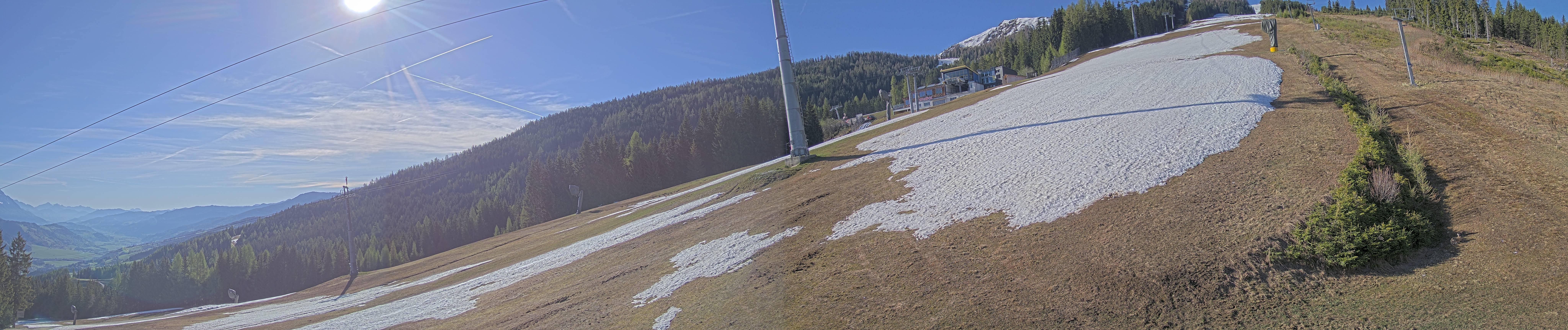 Archived image Webcam Hauser Kabling: top station of the gondola