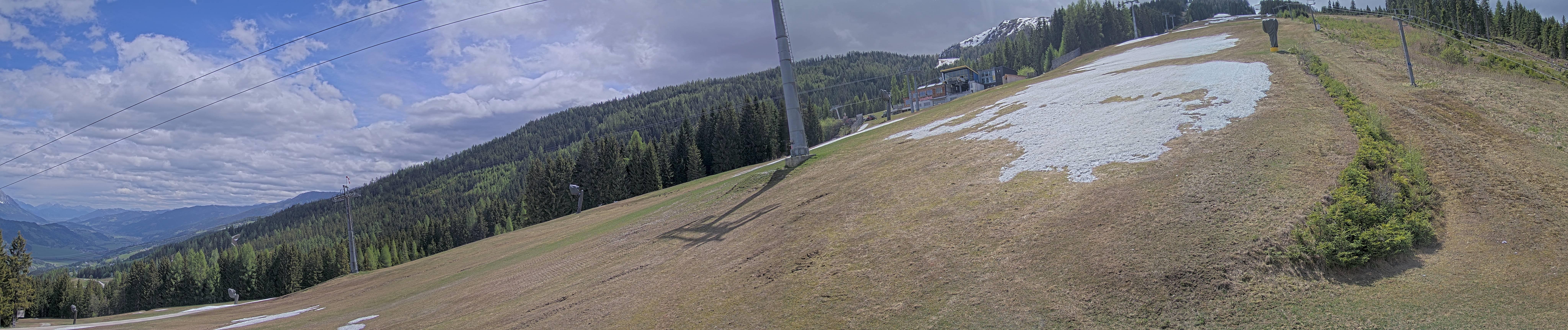 Archived image Webcam Hauser Kabling: top station of the gondola