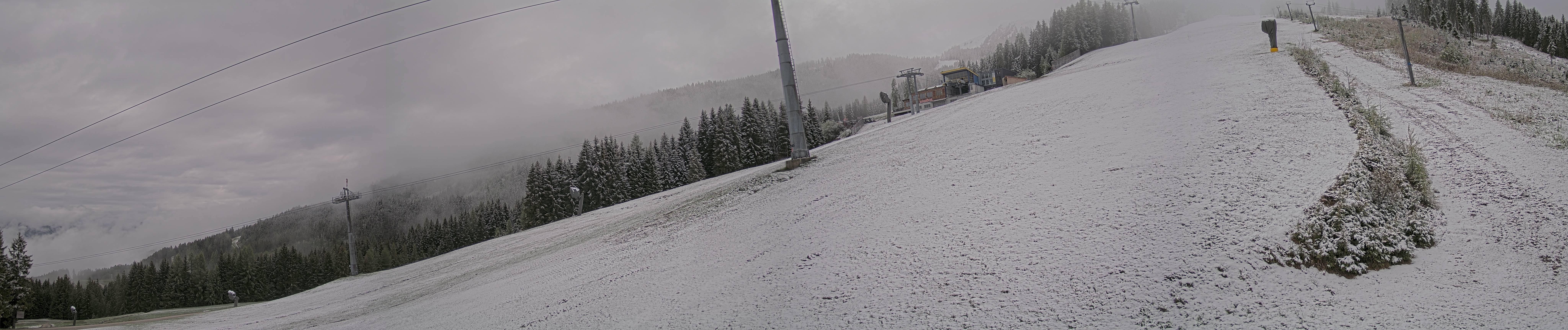Archived image Webcam Hauser Kabling: top station of the gondola