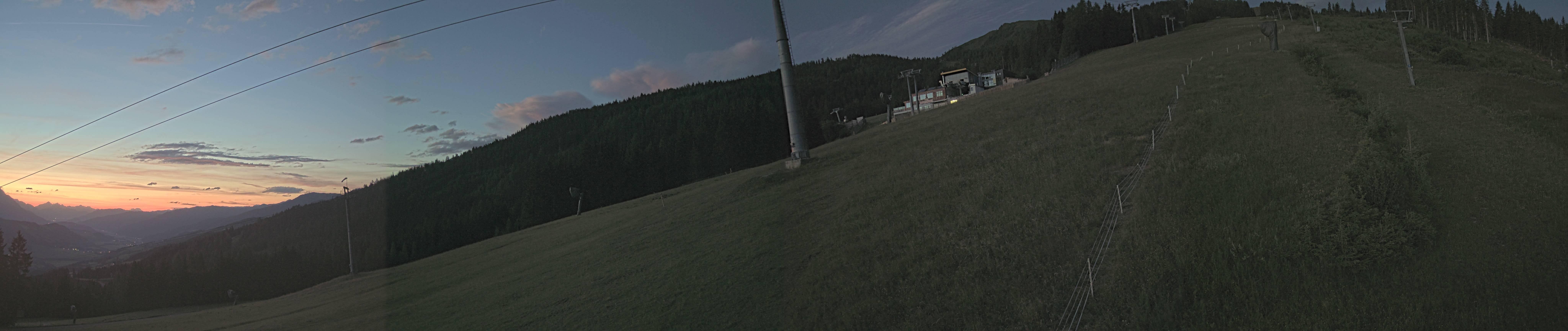 Archived image Webcam Hauser Kabling: top station of the gondola
