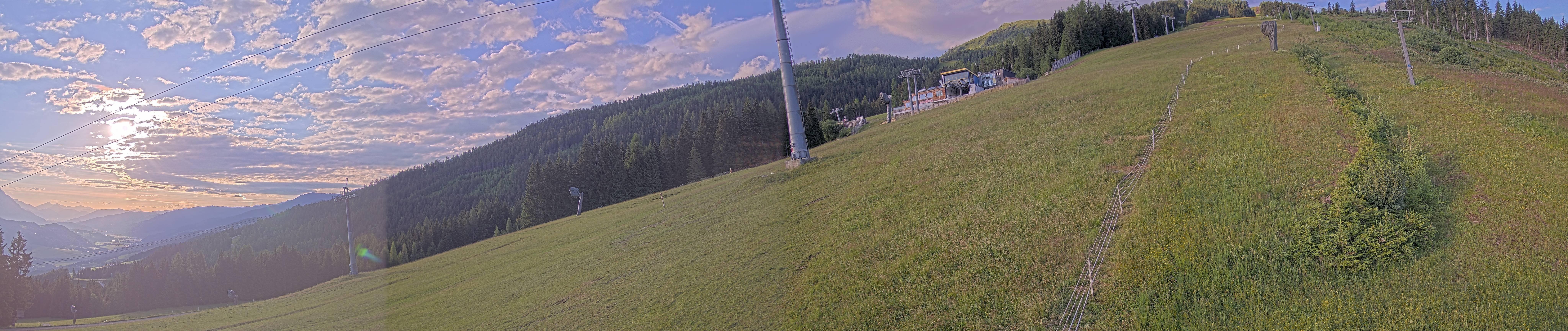 Archived image Webcam Hauser Kabling: top station of the gondola