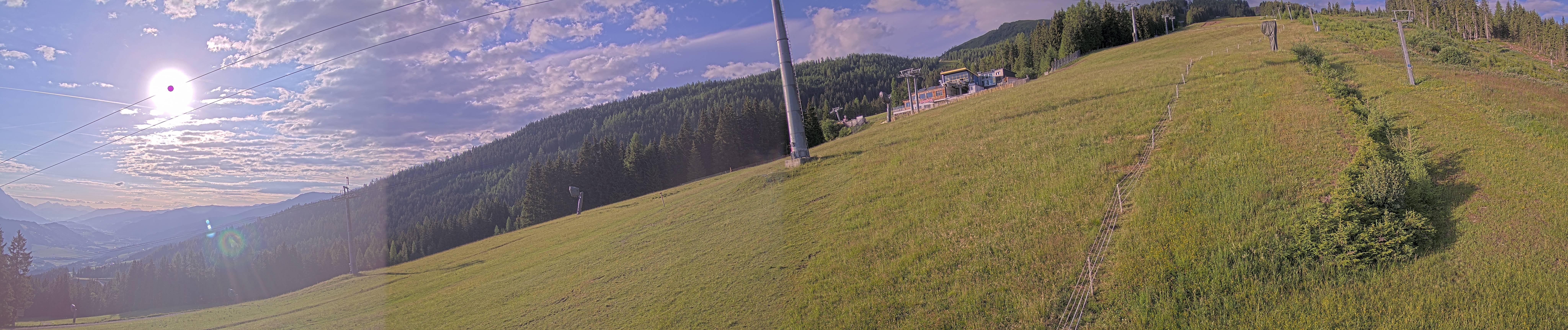 Archived image Webcam Hauser Kabling: top station of the gondola