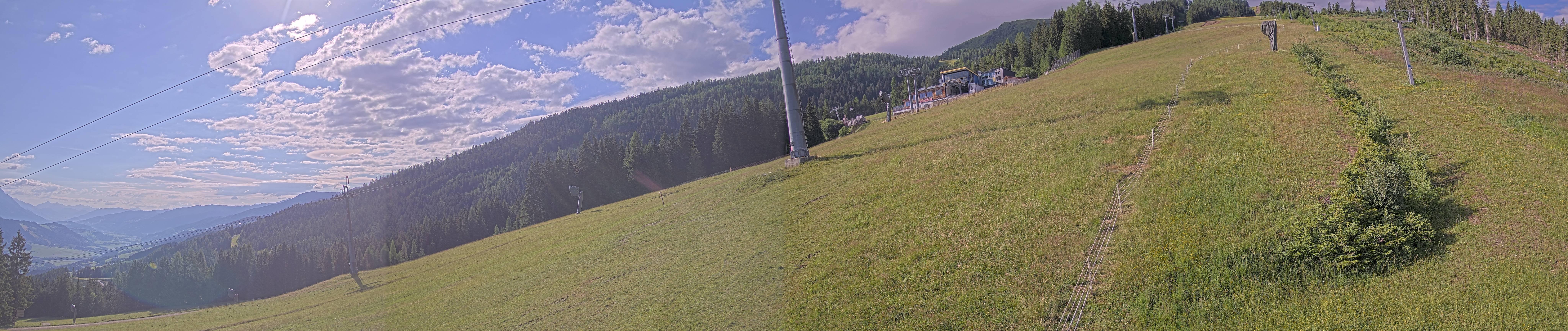 Archived image Webcam Hauser Kabling: top station of the gondola