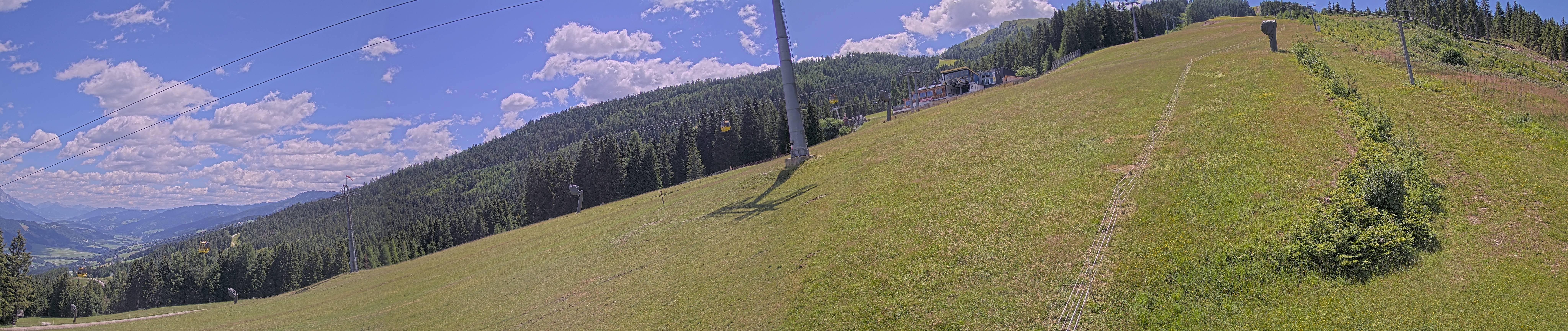 Archived image Webcam Hauser Kabling: top station of the gondola