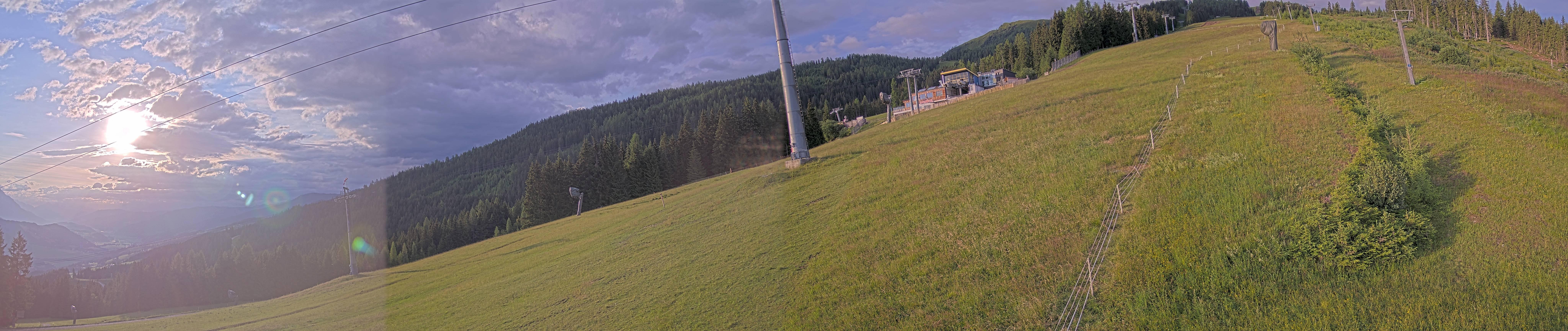 Archived image Webcam Hauser Kabling: top station of the gondola