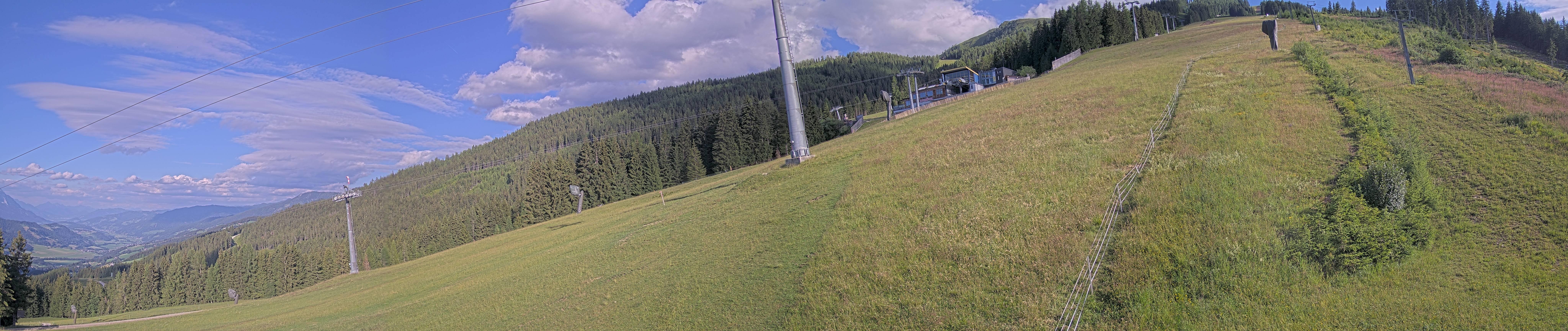 Archived image Webcam Hauser Kabling: top station of the gondola